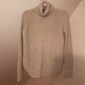 URBAN OUTFITTERS Turtleneck